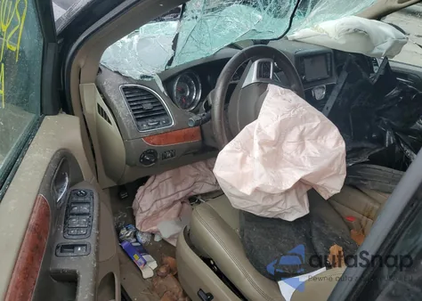 2014 Chrysler Town & Country Touring z USA, uszkodzony, nr VIN 2C4RC1BG1ER170900